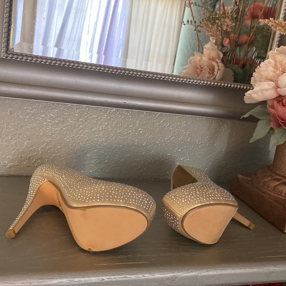 excellent condition, gold shimmery high heels for a night out (ONLY USED ONCE) - Picture 5 of 5